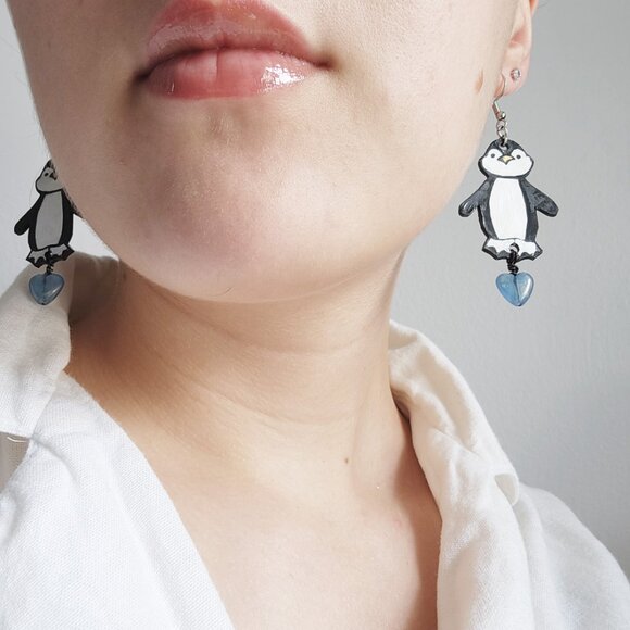 Cute penguin earrings with blue hearts beads ✦ handmade & unique, silver color ✦ - Picture 3 of 9